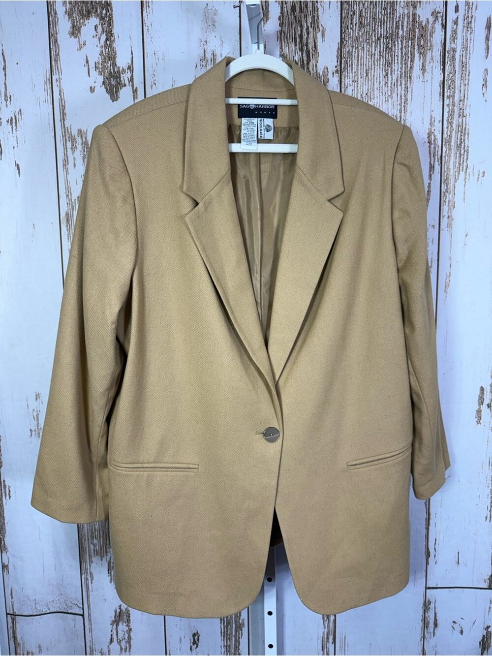 Sag Harbor Woman, 100% Wool Blazer. Size 20W. In excellent used condition!